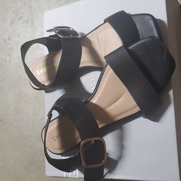 Cute sandals - Picture 8 of 8